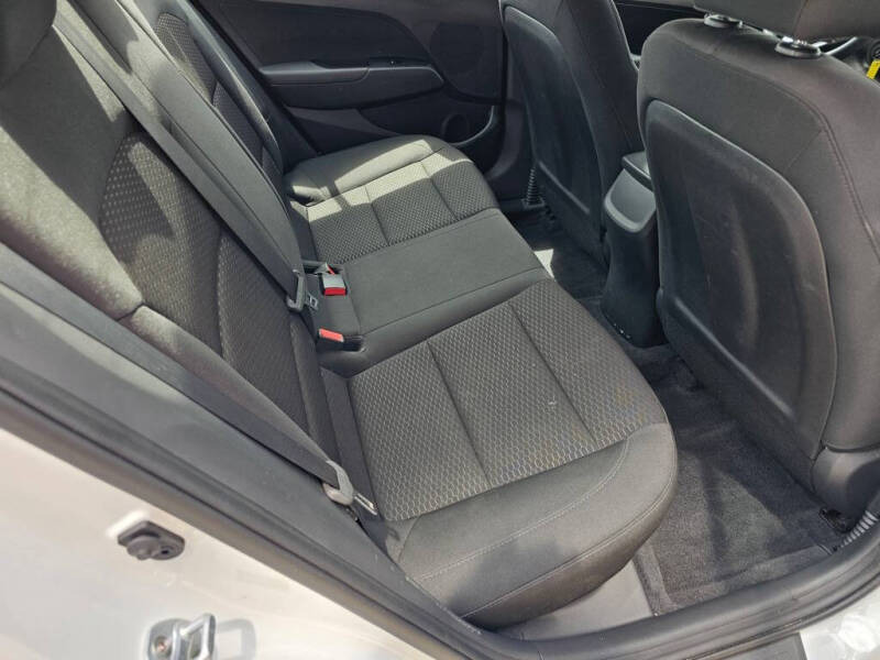 2019 Hyundai Elantra SE