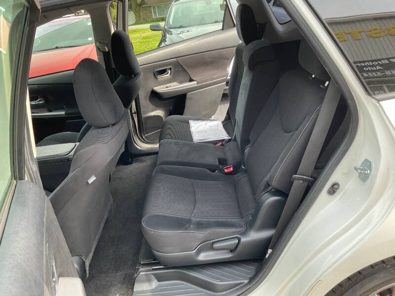 2015 Toyota Prius v Two