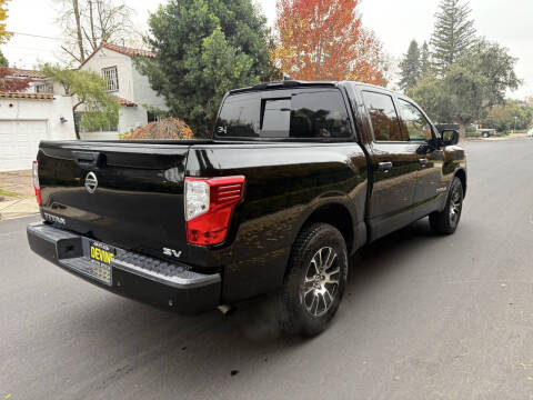 2022 Nissan Titan SV