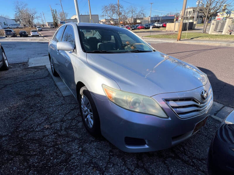 2010 Toyota Camry LE photo 2