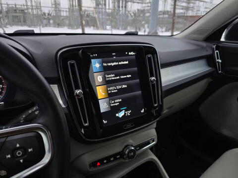 2021 Volvo XC40 T5 Momentum