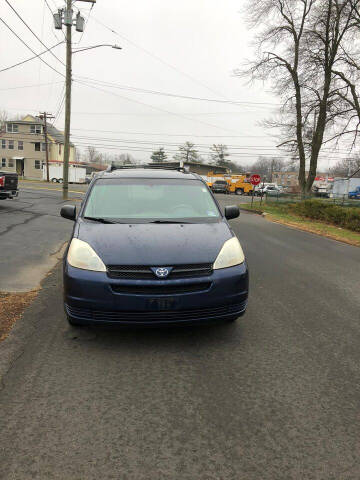 2005 Toyota Sienna for sale at Route 10 Motors LLC in Plainville CT