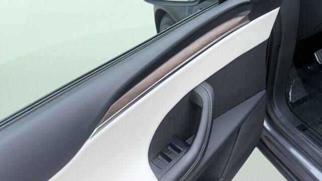 2023 Tesla Model X Standard Range
