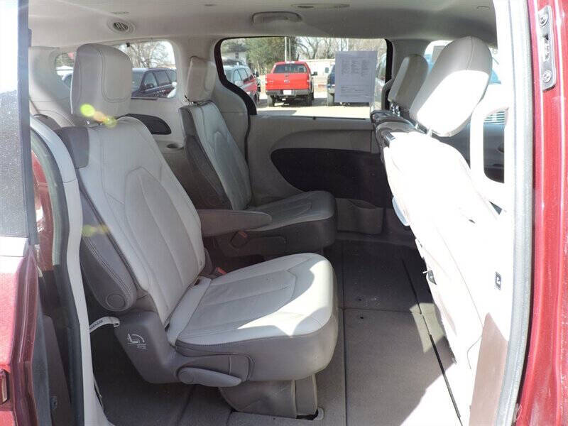 2017 Chrysler Pacifica Touring-L Plus