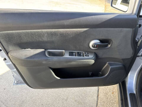 2011 Nissan Versa 1.8 S