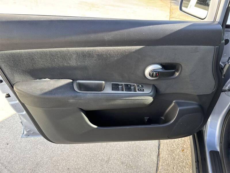 2011 Nissan Versa 1.8 S