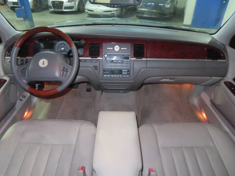 2003 Lincoln Town Car Signature