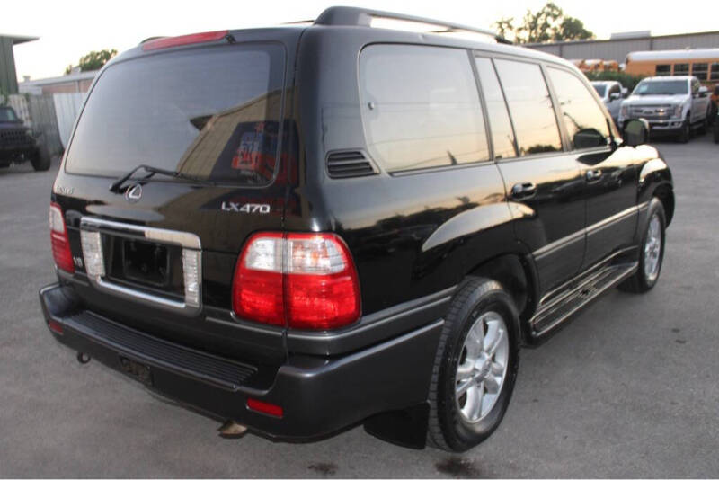 2003 Lexus LX 470 photo 3