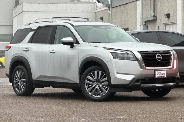 2025 Nissan Pathfinder SL