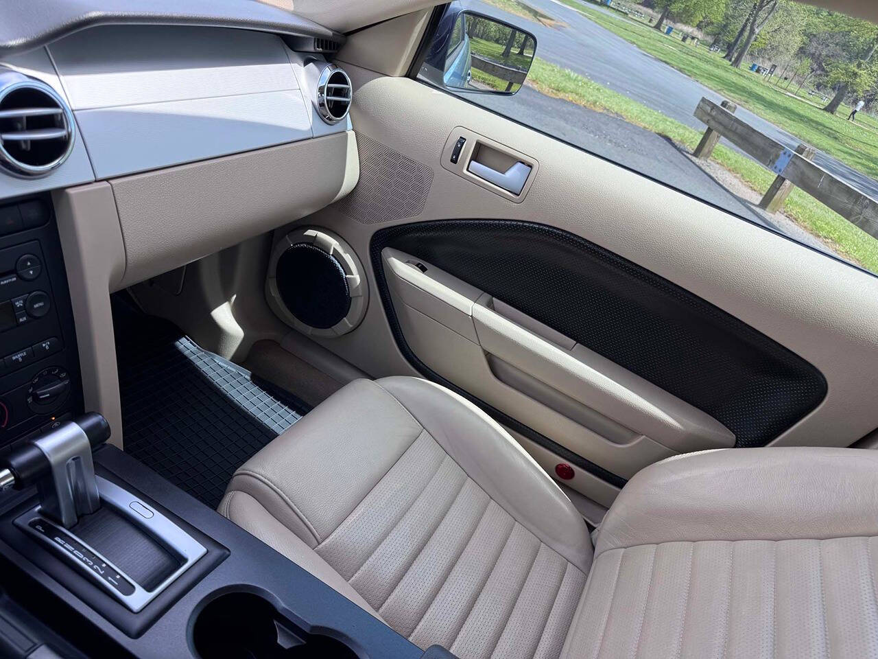 2007 Ford Mustang 10