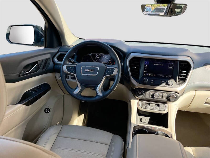 2022 GMC Acadia Denali