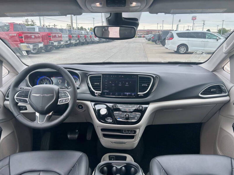2024 Chrysler Pacifica Touring L