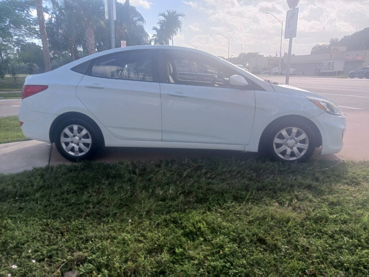 2015 HYUNDAI Accent Sedan - $5,999