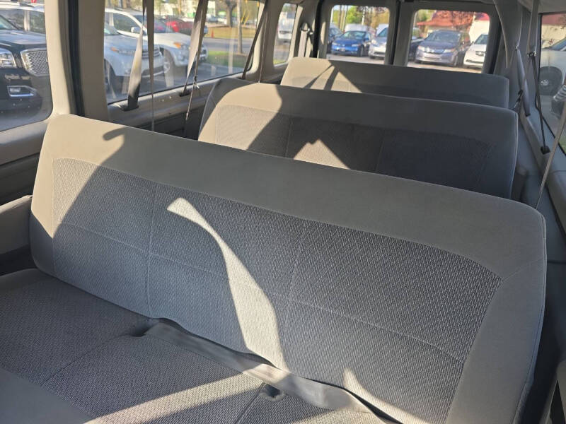 2006 Ford E-Series E-350 SD XLT