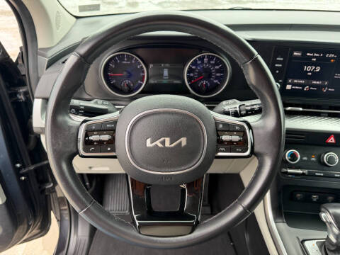 2024 Kia Carnival LX