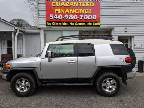 2008 Toyota FJ Cruiser for sale at IKE'S AUTO SALES in Pulaski VA