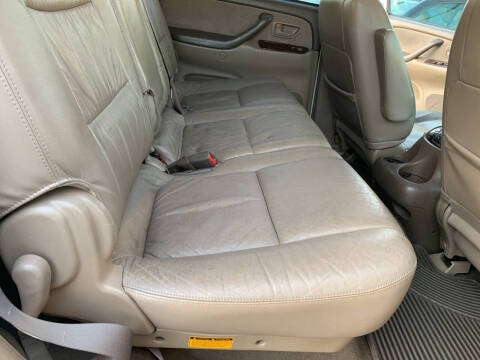 2004 Toyota Sequoia SR5
