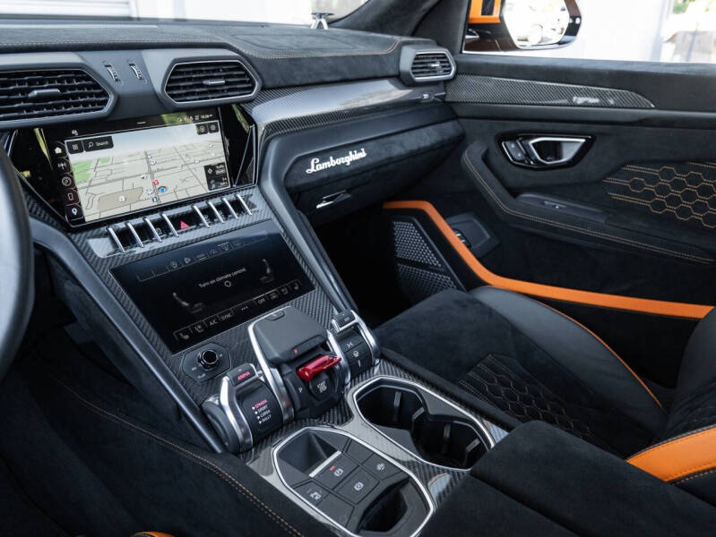 2023 Lamborghini Urus Performante