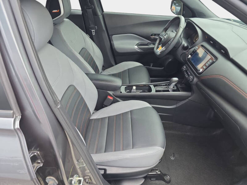 2023 Nissan Kicks SR
