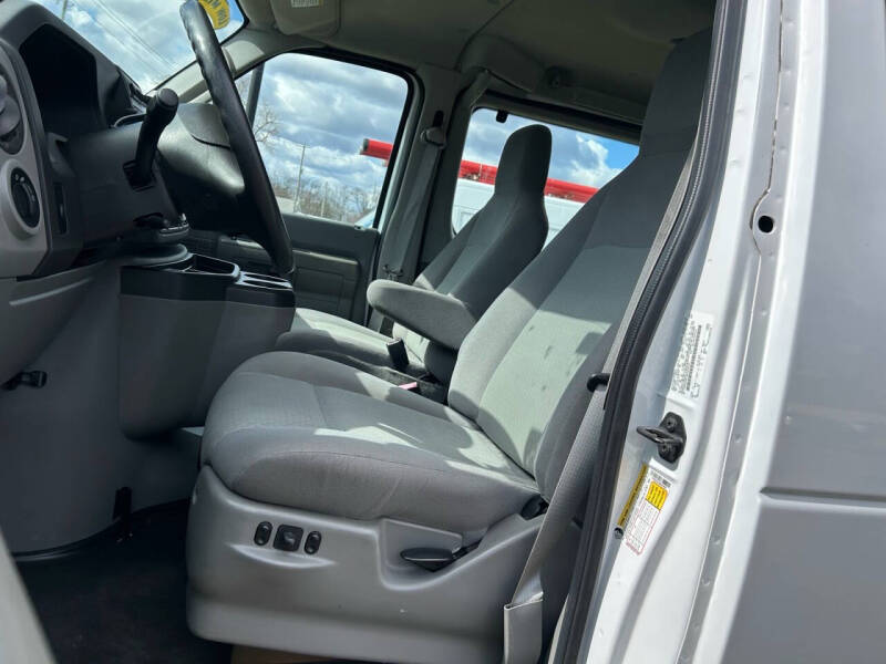 2011 Ford E-Series E-350 SD XLT
