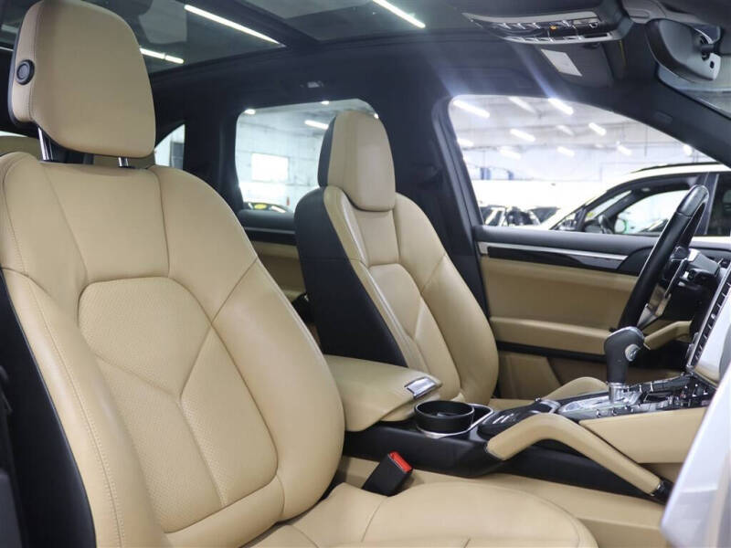 2018 Porsche Cayenne Platinum Edition