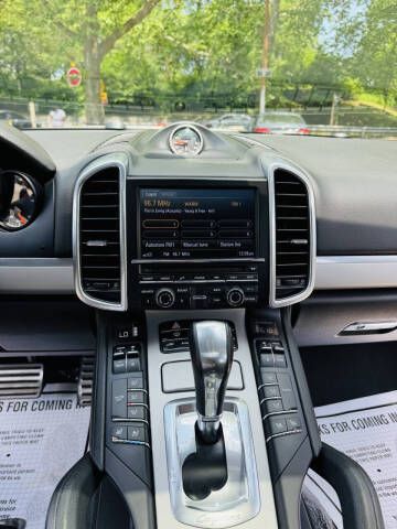 2014 Porsche Cayenne GTS