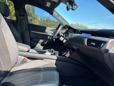 2022 Audi e-tron quattro Premium Plus