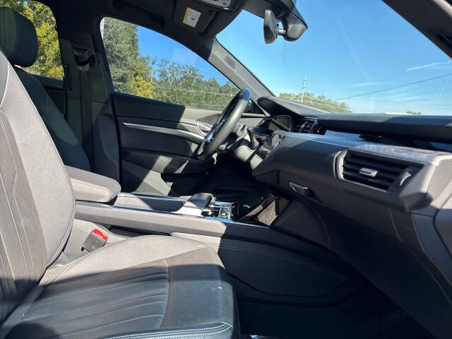 2022 Audi e-tron quattro Premium Plus