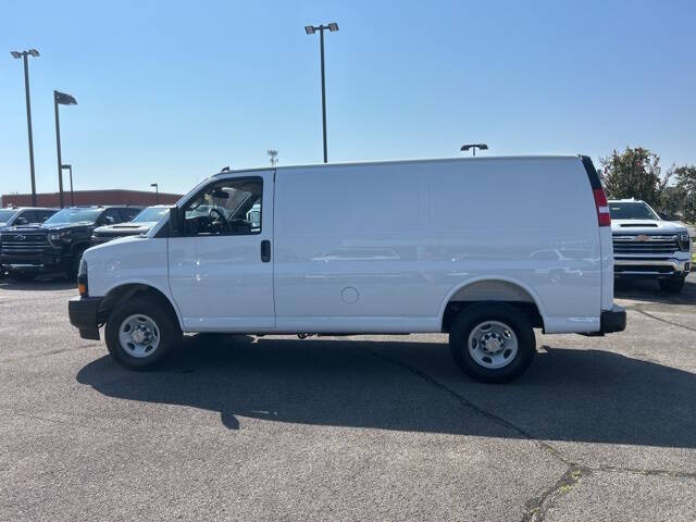 2025 Chevrolet Express 2500