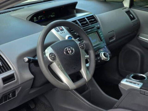 2013 Toyota Prius v Five