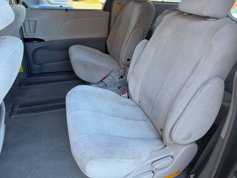 2014 Toyota Sienna LE 8-Passenger