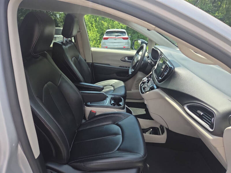 2024 Chrysler Pacifica Touring L
