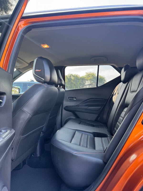 2020 Nissan Kicks SR