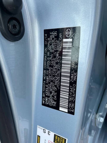 2014 Toyota Prius v Two