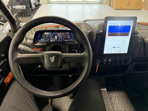 2025 Segway UT10 CREW