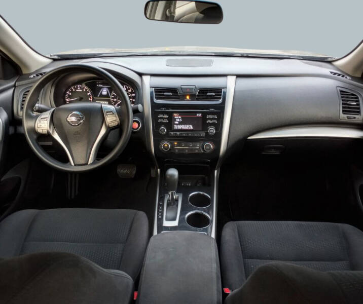 2014 Nissan Altima S photo 18