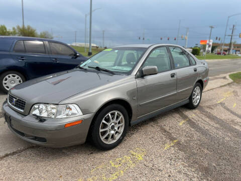 2004 Volvo S40 for sale at BUZZZ MOTORS in Moore OK