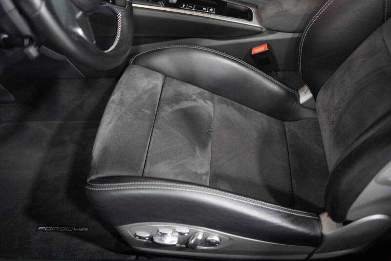 2016 Porsche Cayman GT4