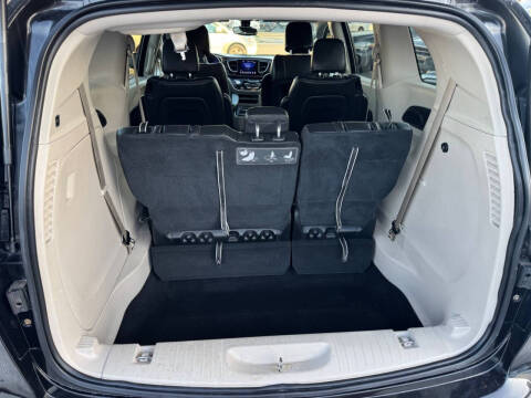 2017 Chrysler Pacifica Touring Plus