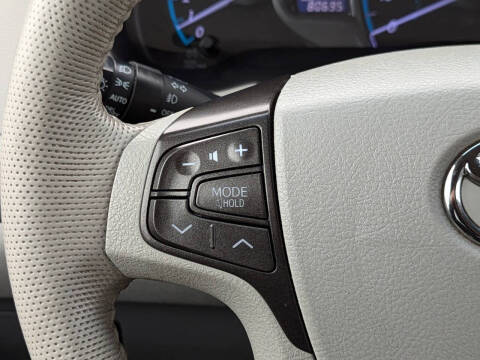 2014 Toyota Sienna XLE 7-Passenger Auto Access Seat