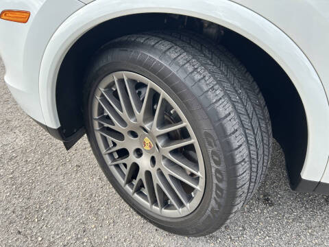 2017 Porsche Cayenne Platinum Edition