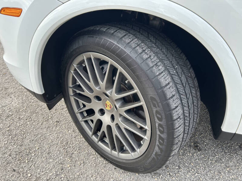 2017 Porsche Cayenne Platinum Edition