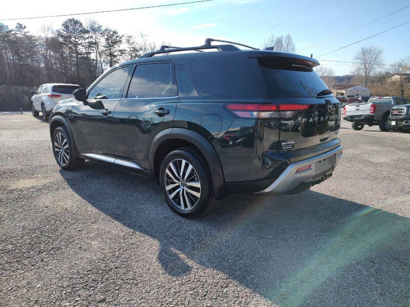 2022 Nissan Pathfinder Platinum