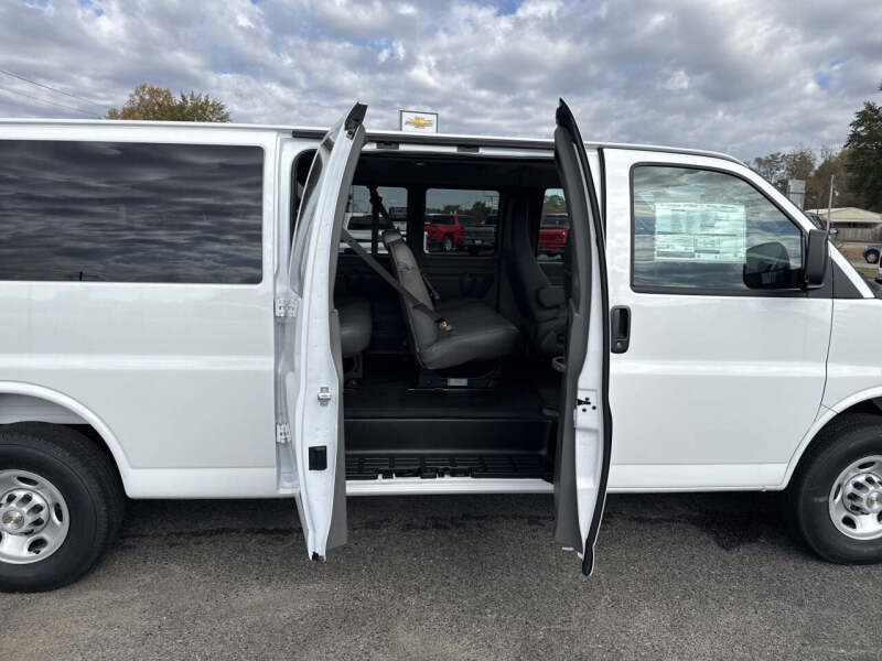 2025 Chevrolet Express LS 3500