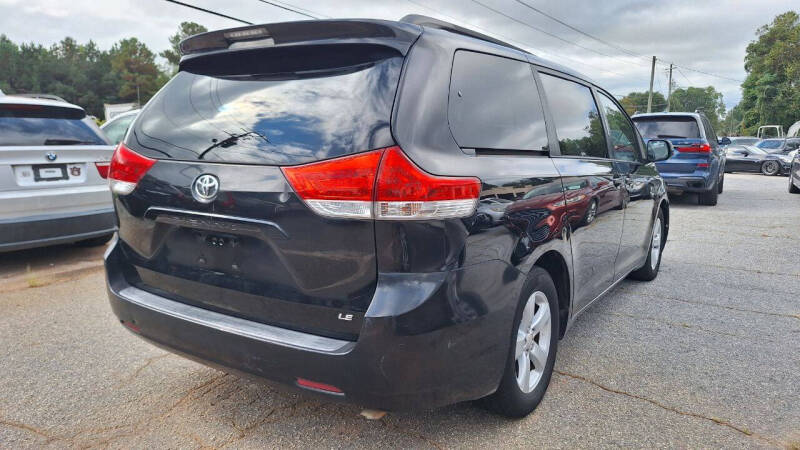 2011 Toyota Sienna LE 7-Passenger Auto Access Seat
