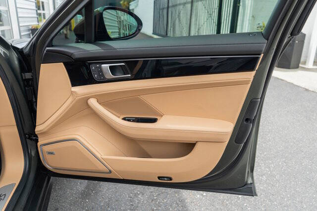 2022 Porsche Panamera 27