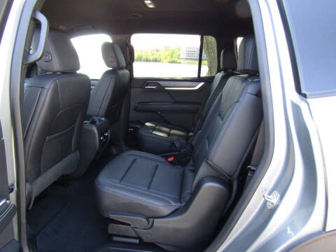 2025 GMC Acadia Elevation