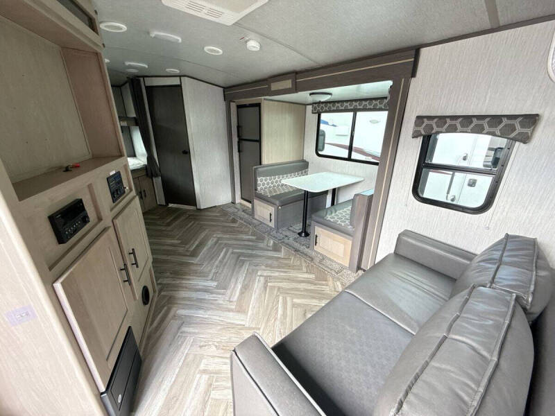 2021 Cruiser RV Shadow