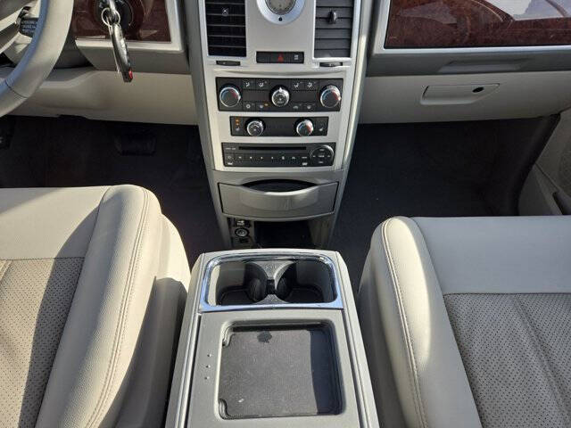 2009 Chrysler Town and Country Touring