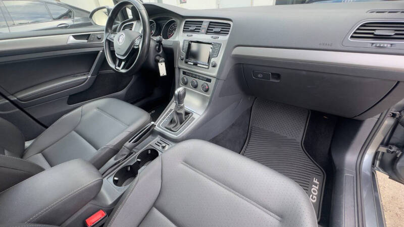 2015 Volkswagen Golf TSI SE